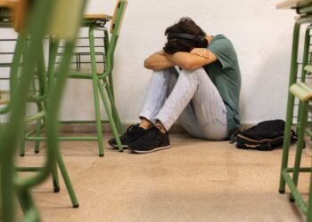 Estudio reveló que herramientas de IA no son suficientes para prevenir el suicidio