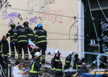 Se descarriló el Ascensor de Gloria en Portugal: dejó 17 muertos y 23 heridos