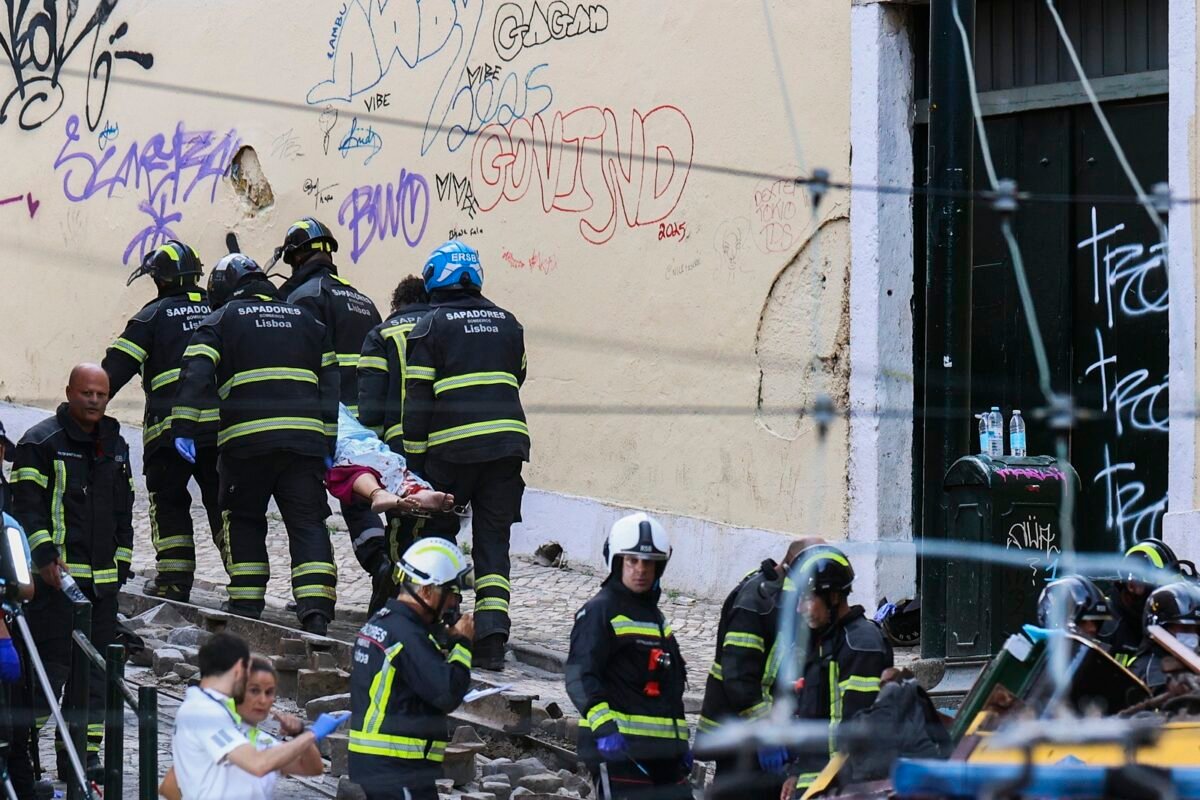 Se descarriló el Ascensor de Gloria en Portugal: más de una veintena de víctimas