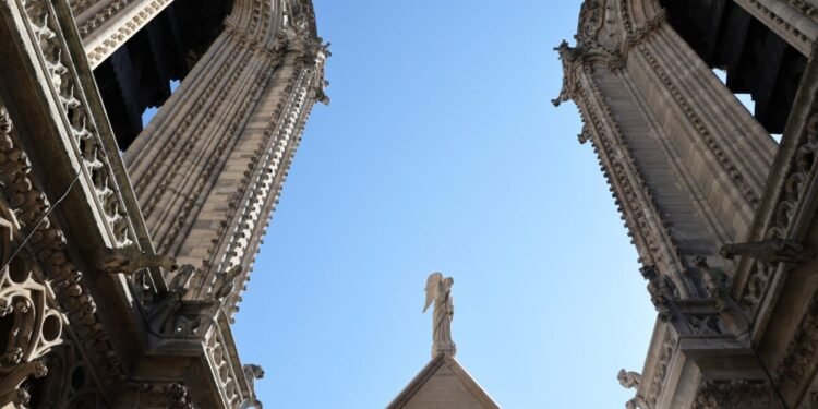La catedral de Notre Dame reabre sus torres a los turistas seis años después del incendio