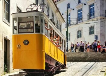 ¿Qué es el Ascensor de Gloria, el funicular donde al menos 15 personas murieron en Portugal?