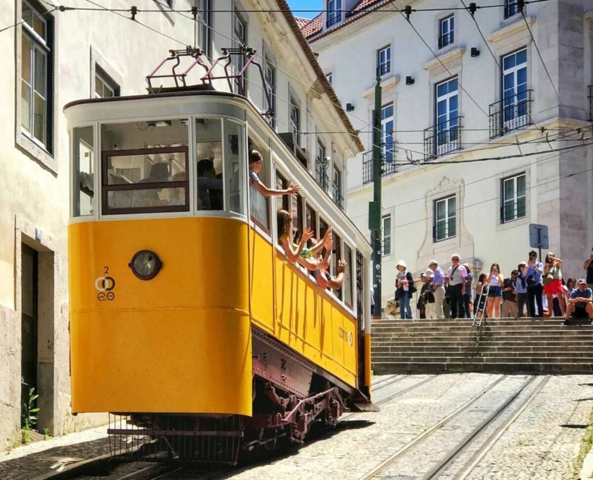 ¿Qué es el Ascensor de la Gloria, el funicular donde al menos 15 personas murieron en Portugal?