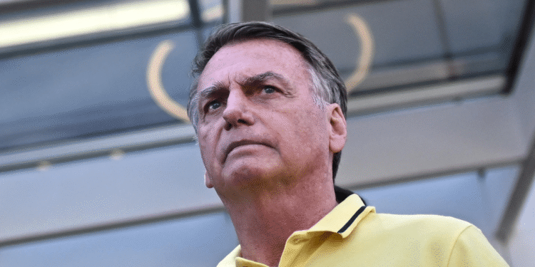 Bolsonaro alega problemas de salud para ausentarse del juicio por golpismo