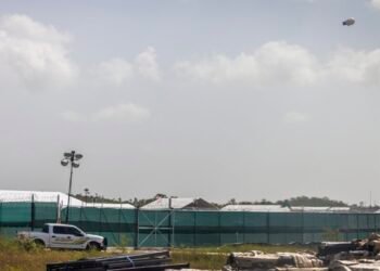 Denunciaron la desaparición de cientos de migrantes que estaban detenidos en Alligator Alcatraz