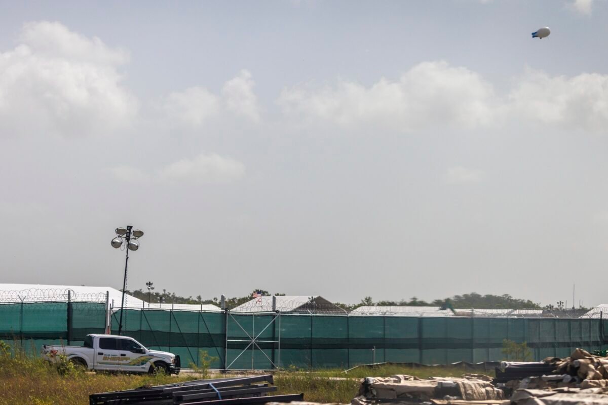 “La única opción que te dan es la deportación”: migrantes denunciaron las condiciones en Alligator Alcatraz