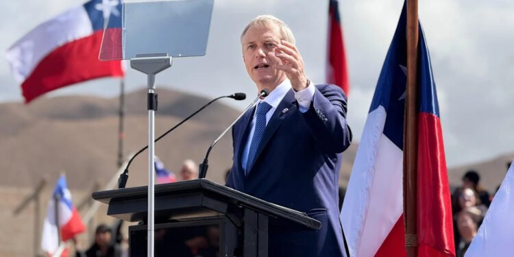 Chile enfrenta una elección presidencial polarizada entre Kast, de la ultraderecha, y Jara, militante comunista