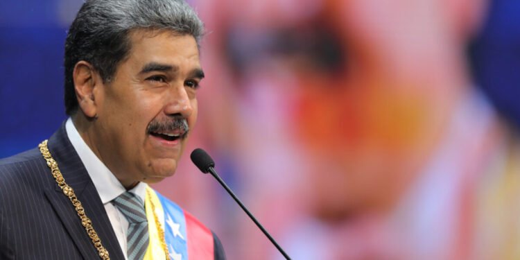 La FANB realizó una caravana con más de 20 tanquetas en las calles de Caracas