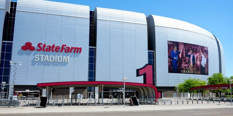 Decenas de miles de personas hacen cola durante horas para el ‘funeral de Estado’ de Charlie Kirk