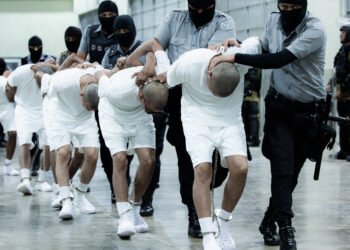 Deportados por Trump, desaparecidos en las cárceles de Bukele