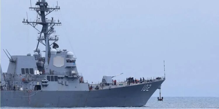 Dos aviones de combate venezolanos sobrevuelan un buque estadounidense en una “demostración de fuerza”