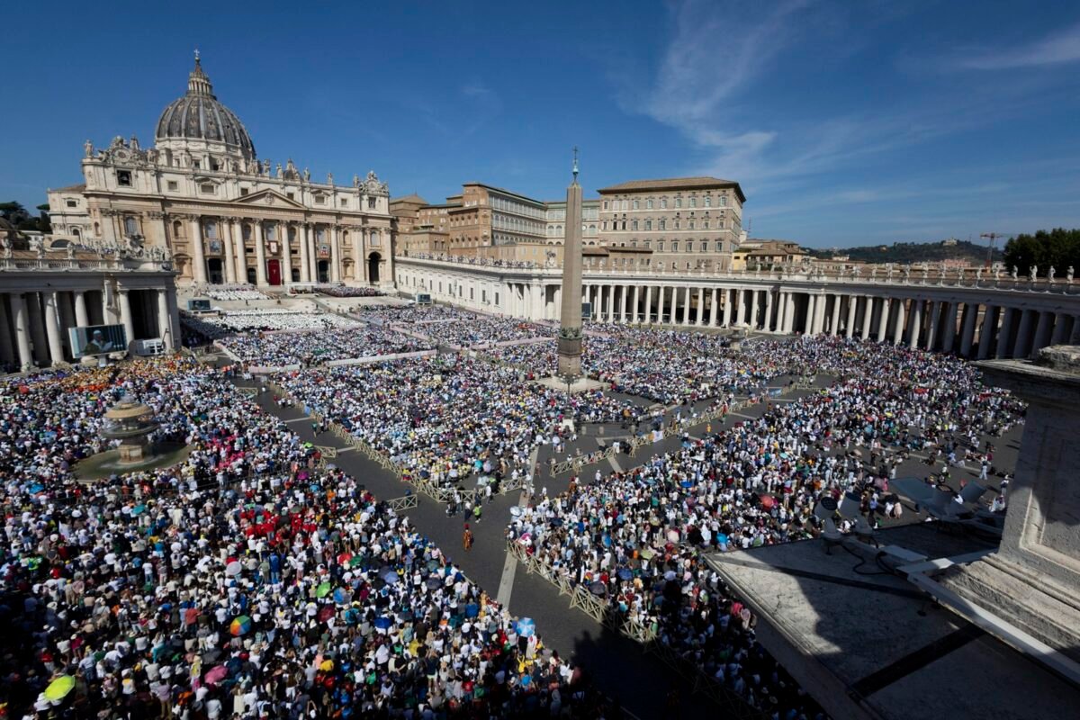 En imágenes: la ceremonia de canonización de Carlo Acutis