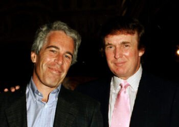 El Congreso obtiene la felicitación de cumpleaños de Trump a Epstein que el presidente negó haber mandado
