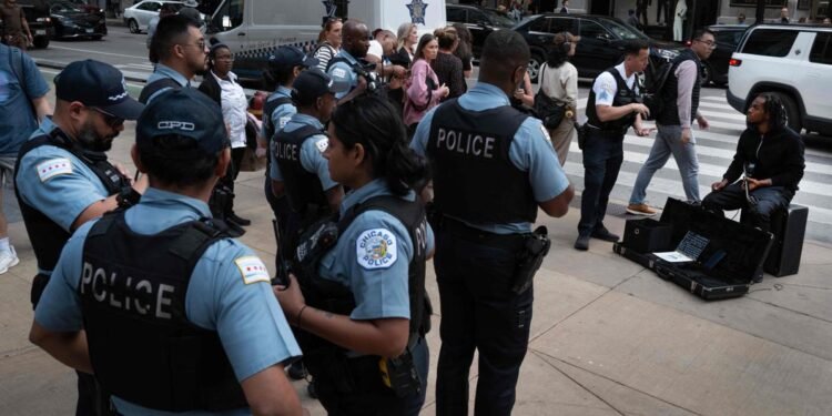 El Gobierno Trump lanza una gran operación de redadas antiinmigrante en Chicago