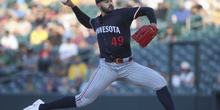 El pelotero venezolano Pablo López fue nominado al Premio Roberto Clemente 2025 de la MLB