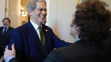 Estados Unidos anuncia que hará “lo que sea necesario para apoyar a Argentina”