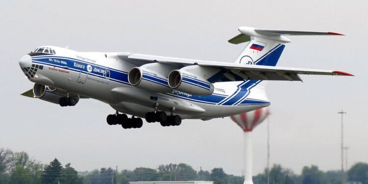 Estados Unidos y Canadá despliegan aviones para rastrear aeronaves militares rusas que volaban cerca de Alaska