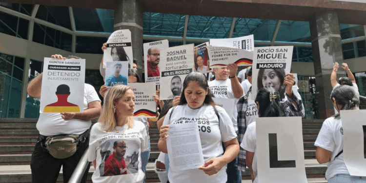 Familiares de presos políticos manifestaron frente a la Embajada de Alemania en Caracas