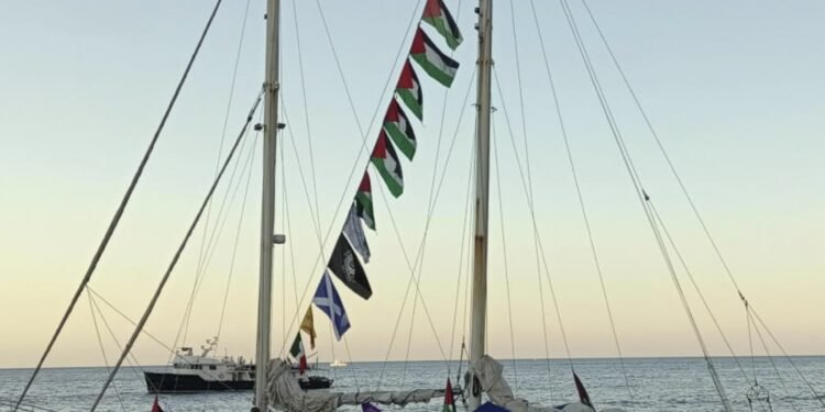 La flotilla con ayuda para Gaza vive horas de máxima tensión por el riesgo de una intervención del ejército de Israel en aguas internacionales