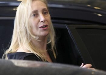 Milei consigue que un juez prohíba la difusión de audios de su hermana grabados en la Casa Rosada