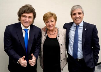 Milei regresa de Estados Unidos más cerca de Trump y con la promesa de un inédito rescate financiero