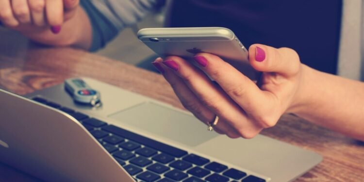 61 % de las jóvenes venezolanas sufrió o conoce a alguna víctima de violencia digital contra las mujeres