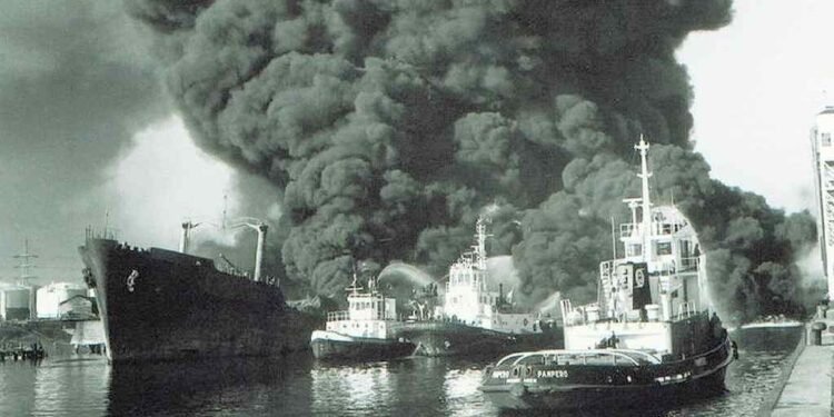 Petro sospecha que el ataque de Estados Unidos a la lancha se produjo en aguas de Trinidad y Tobago y le pide recuperar los cadáveres