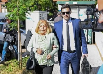 Procesaron a dos hermanas de Maradona por administración fraudulenta de su marca comercial