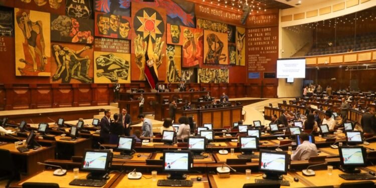 Presidente de Ecuador firmó decreto que “denuncia en todo su contenido” el Estatuto Migratorio firmado con Venezuela