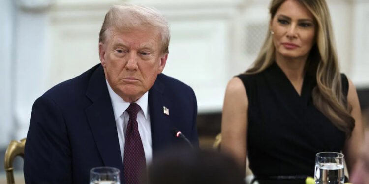 Trump advierte a Venezuela de que derribará los aviones que pongan en peligro barcos estadounidenses