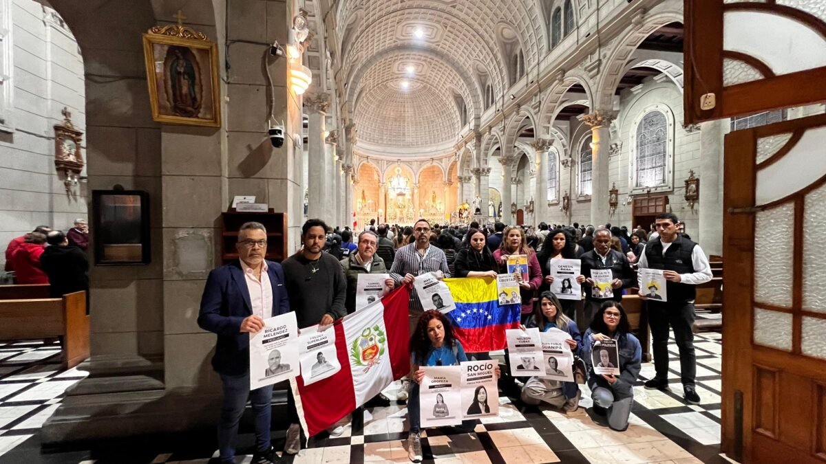 En imágenes: venezolanos en el exterior pidieron por una “canonización sin presos políticos” en Venezuela