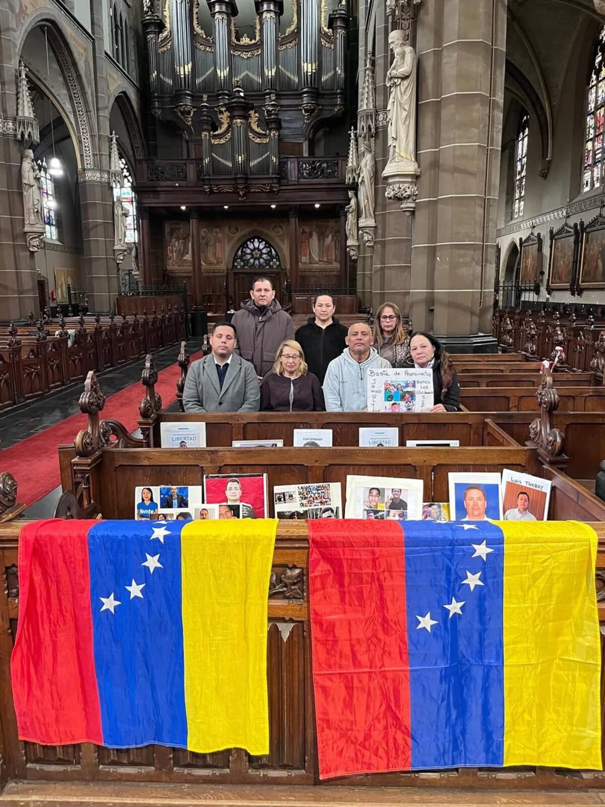 En imágenes: venezolanos en el exterior pidieron por una “canonización sin presos políticos” en Venezuela