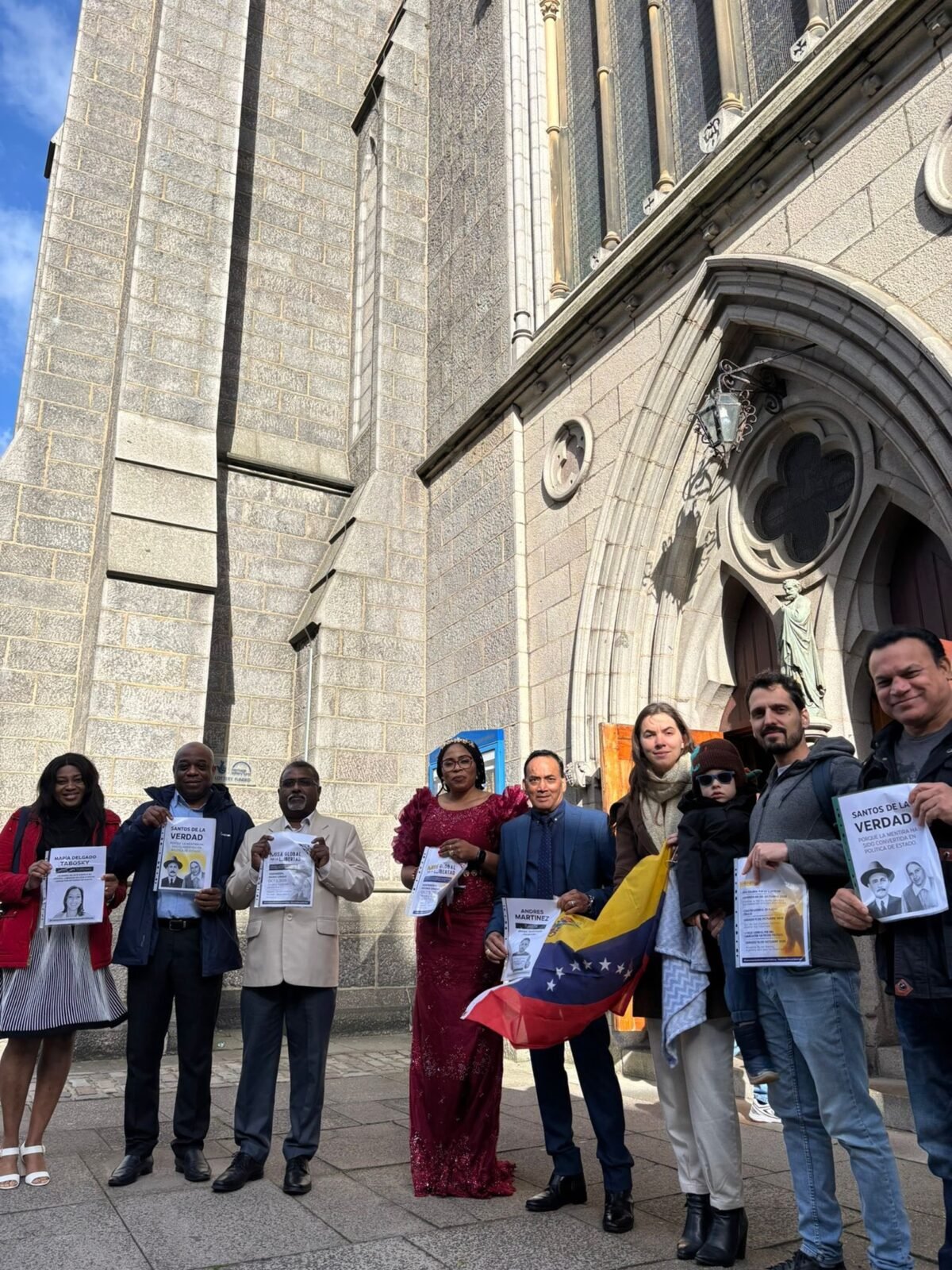 En imágenes: venezolanos en el exterior pidieron por una “canonización sin presos políticos” en Venezuela