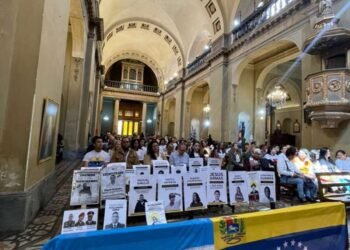 En imágenes: venezolanos en el exterior pidieron por una “canonización sin presos políticos” en Venezuela  