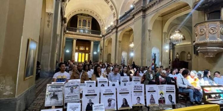 En imágenes: venezolanos en el exterior pidieron por una “canonización sin presos políticos” en Venezuela  