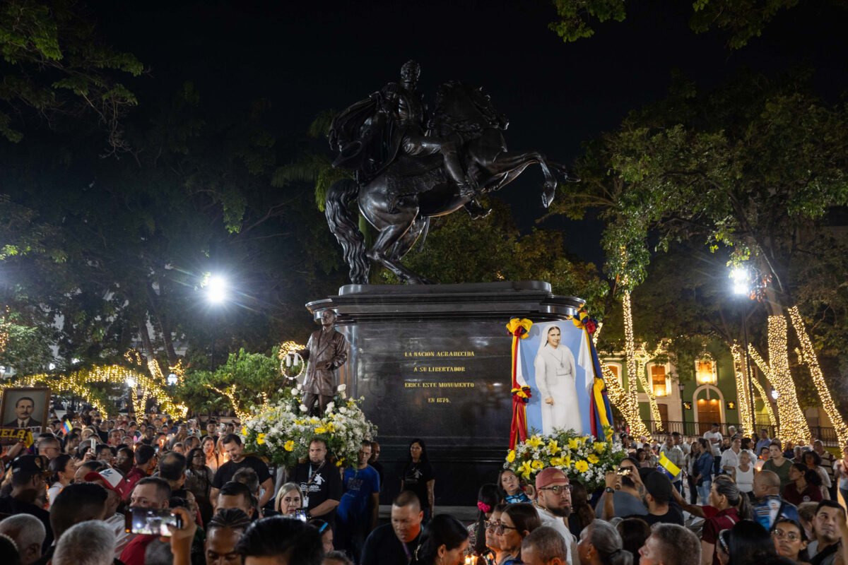 Devotos honraron a José Gregorio Hernández y Carmen Rendiles en una ruta nocturna