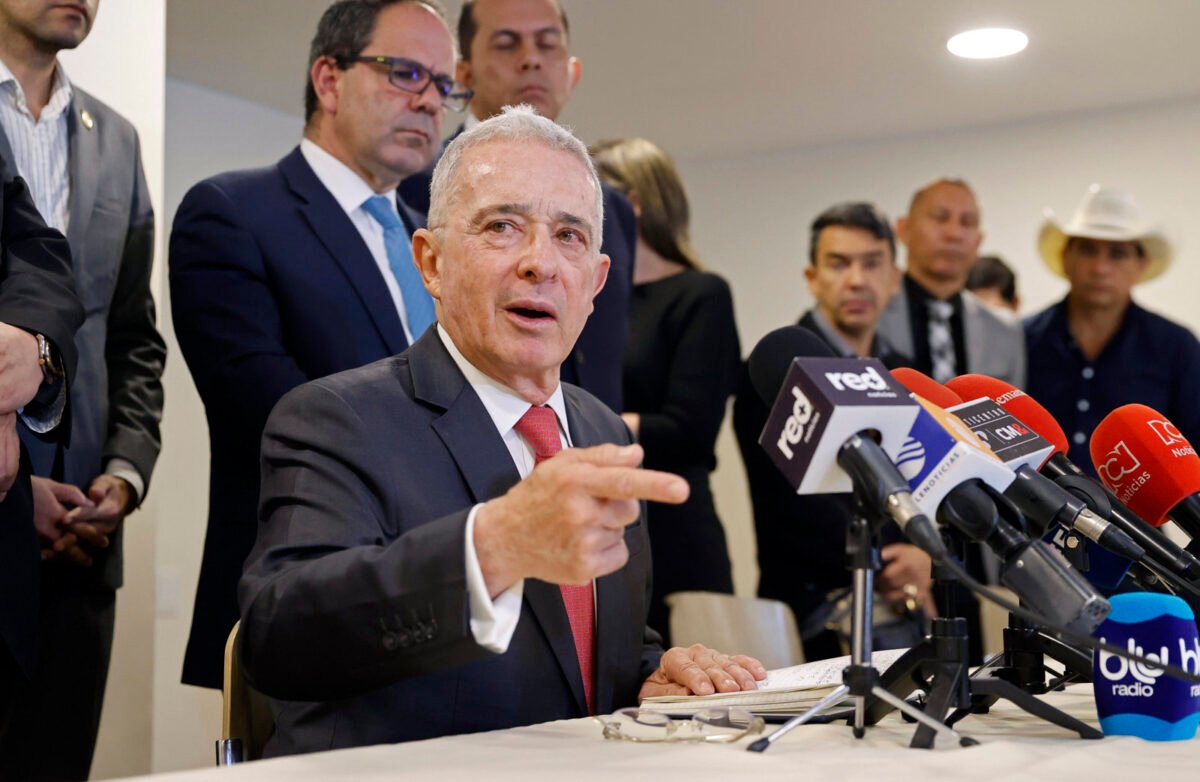 Tribunal colombiano ordenó la libertad inmediata del expresidente Álvaro Uribe Vélez