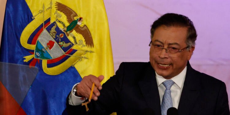 Gobierno de Trump anunció la suspensión de pagos y subsidios a Colombia