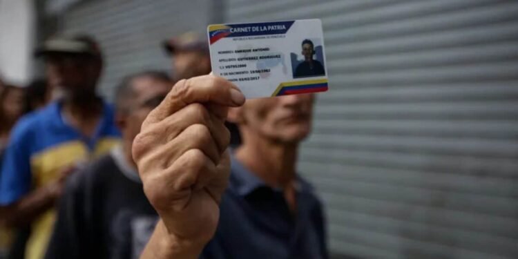 Comenzó la entrega del bono “Único Familiar” de octubre: ¿para qué alcanza? 