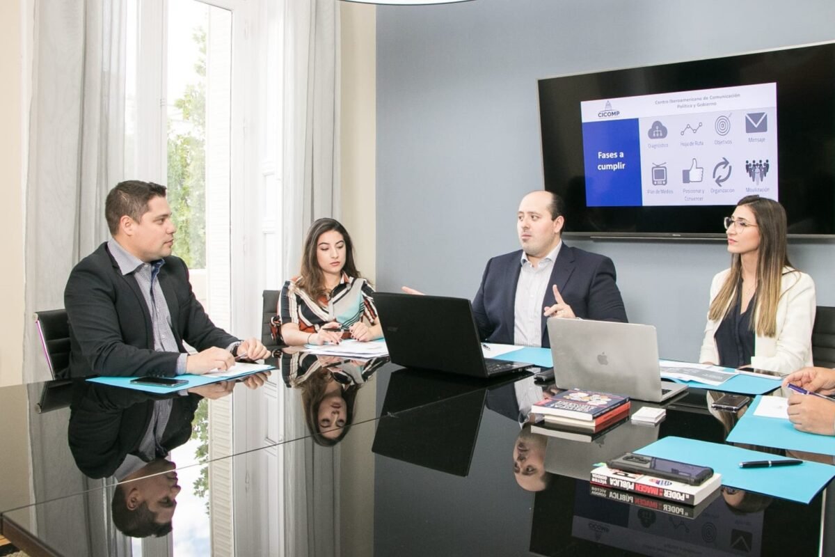 Las mentes detrás del “Reto de la manito” destacan con nominaciones a los Napolitan Victory Award 2025