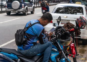 Alcaldía de Chacao implementó un plan piloto de estacionamientos para motos en calles del municipio 
