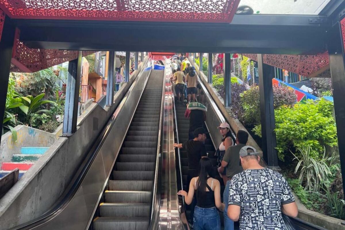¿Instalaron una escalera mecánica en el barrio de Petare?