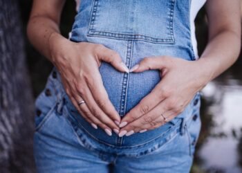 Demostraron cómo influye la exposición prenatal a varios idiomas en el cerebro de los bebés