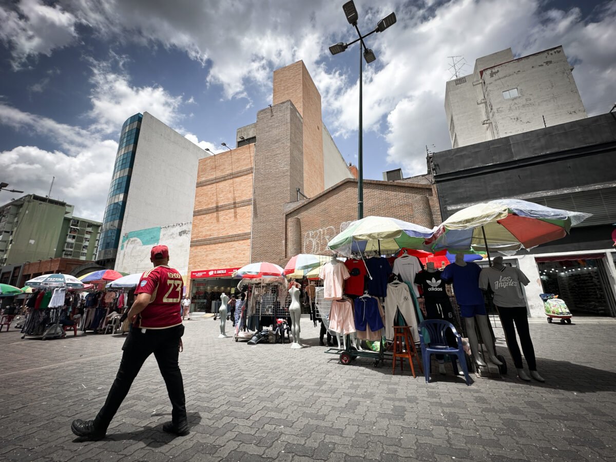 Buhoneros de Sabana Grande: “La gente siempre prefiere la calle”