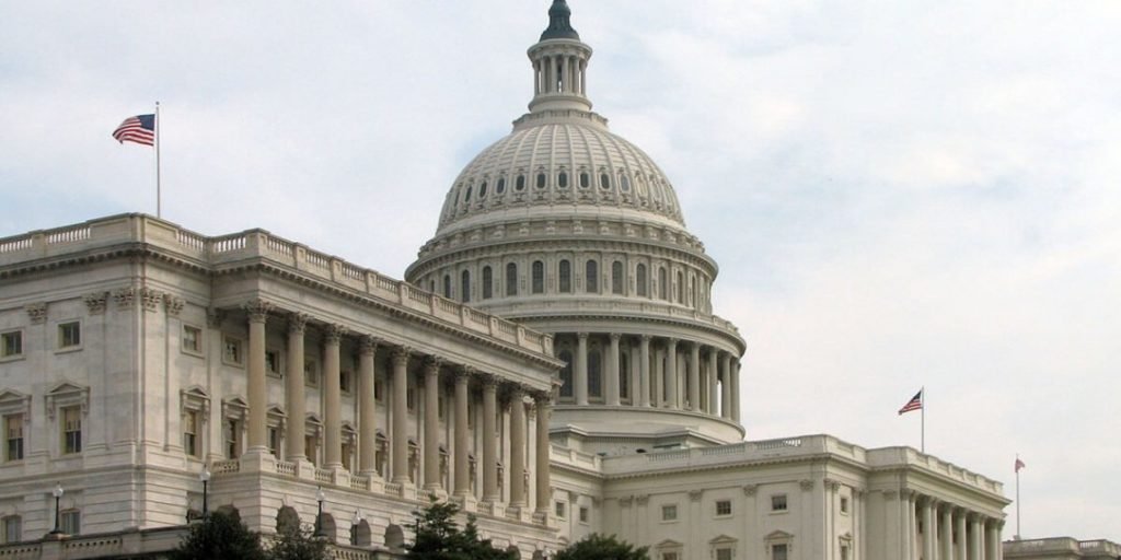 ¿Qué buscan los 11 senadores de EE UU al forzar voto contra victoria de Biden?