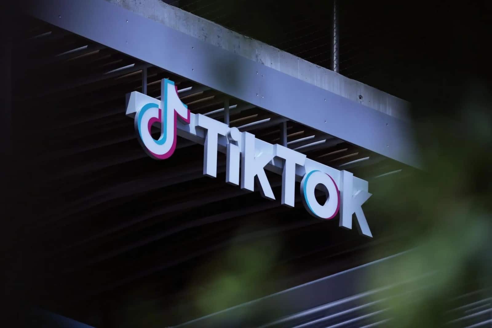 TikTok comenzó a identificar el contenido creado con inteligencia artificial