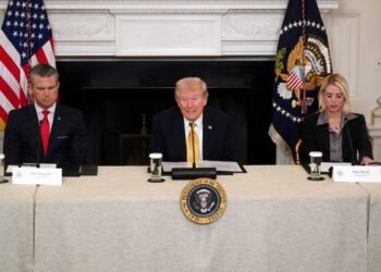 Trump desmintió envío de bombarderos B-1 cerca de Venezuela: “Es falso”