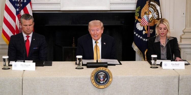 Trump desmintió envío de bombarderos B-1 cerca de Venezuela: “Es falso”