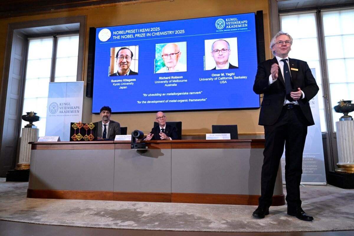 El japonés Susumu Kitagawa, el británico Richard Robson y el jordano Omar M. Yaghi ganaron el Nobel de Química 2025