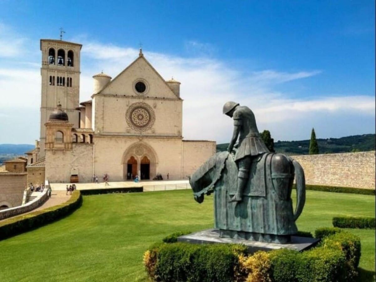 Los restos de San Francisco serán expuestos en la basílica de Asís en Italia durante 2026