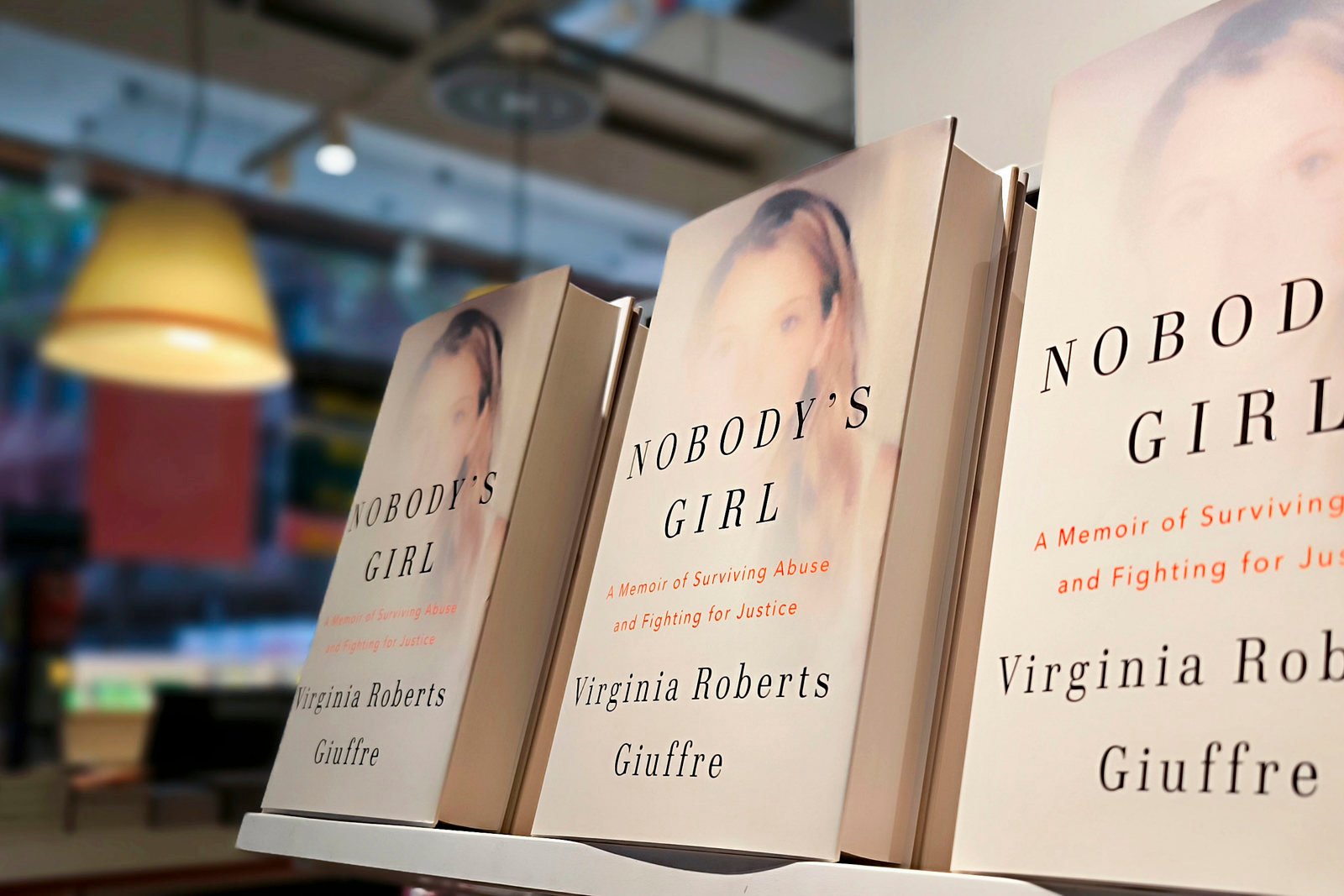 El rey Carlos III retira todos los títulos a Andrés y lo elimina del registro oficial de la nobleza